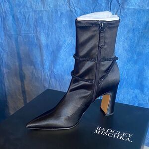 Badgley Mischka Satin Black Heeled Boots, SL5-137s005
